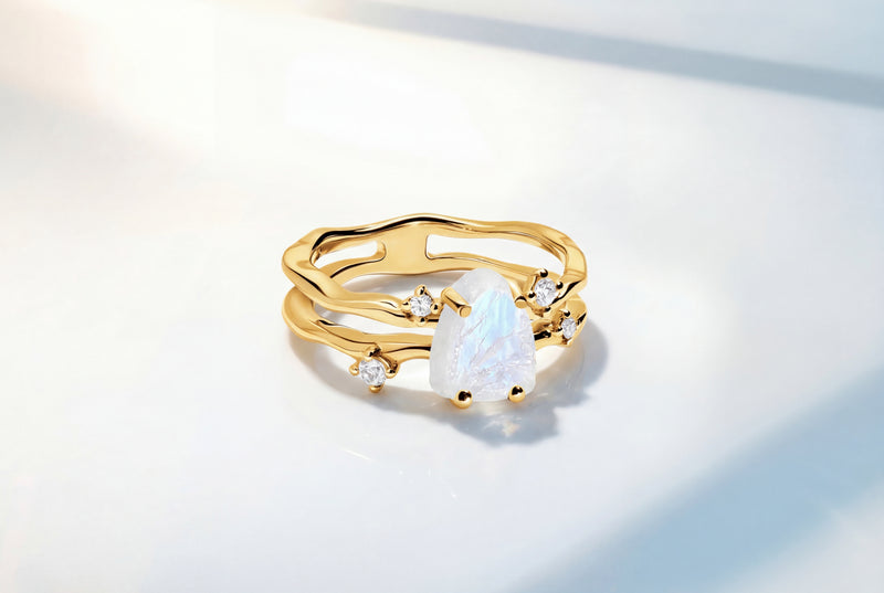 Bague Pierre de Lune Cristal Brut by Moonela, lifestyle shot with natural light